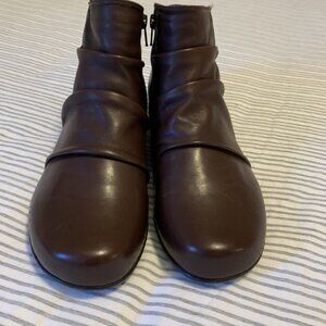 Ros Hommerson Brown Leather Bootie NWOT Size 7 1/2 Wide